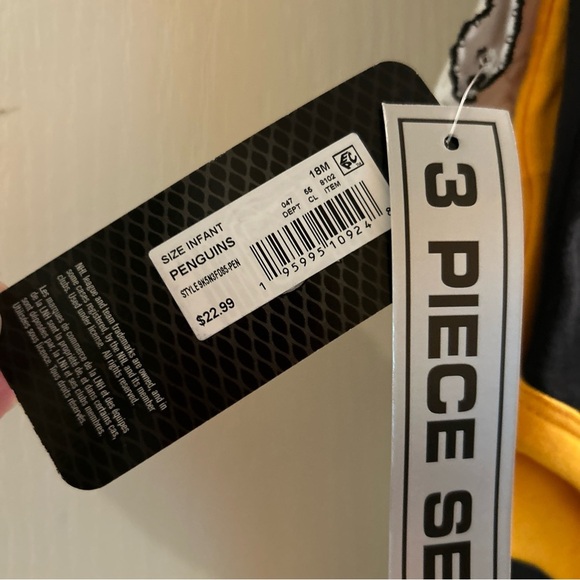 Pittsburgh Penguins Bodysuit three-piece set size 18 months NHL NWT - Picture 8 of 8